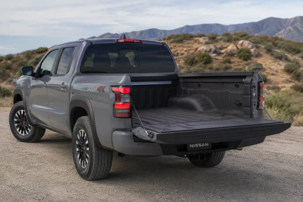 Nissan Frontier bed size chart showing Crew Cab pickup bed